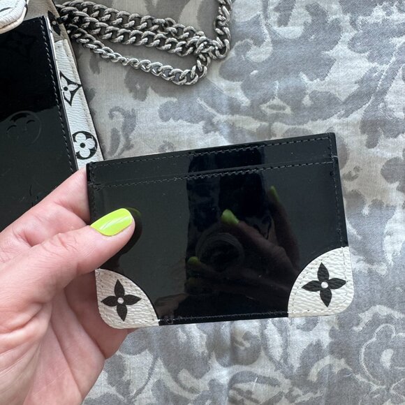 LOUIS VUITTON Vernis Epi Monogram Wynwood Black White and Vernis Card Case - Picture 11 of 15